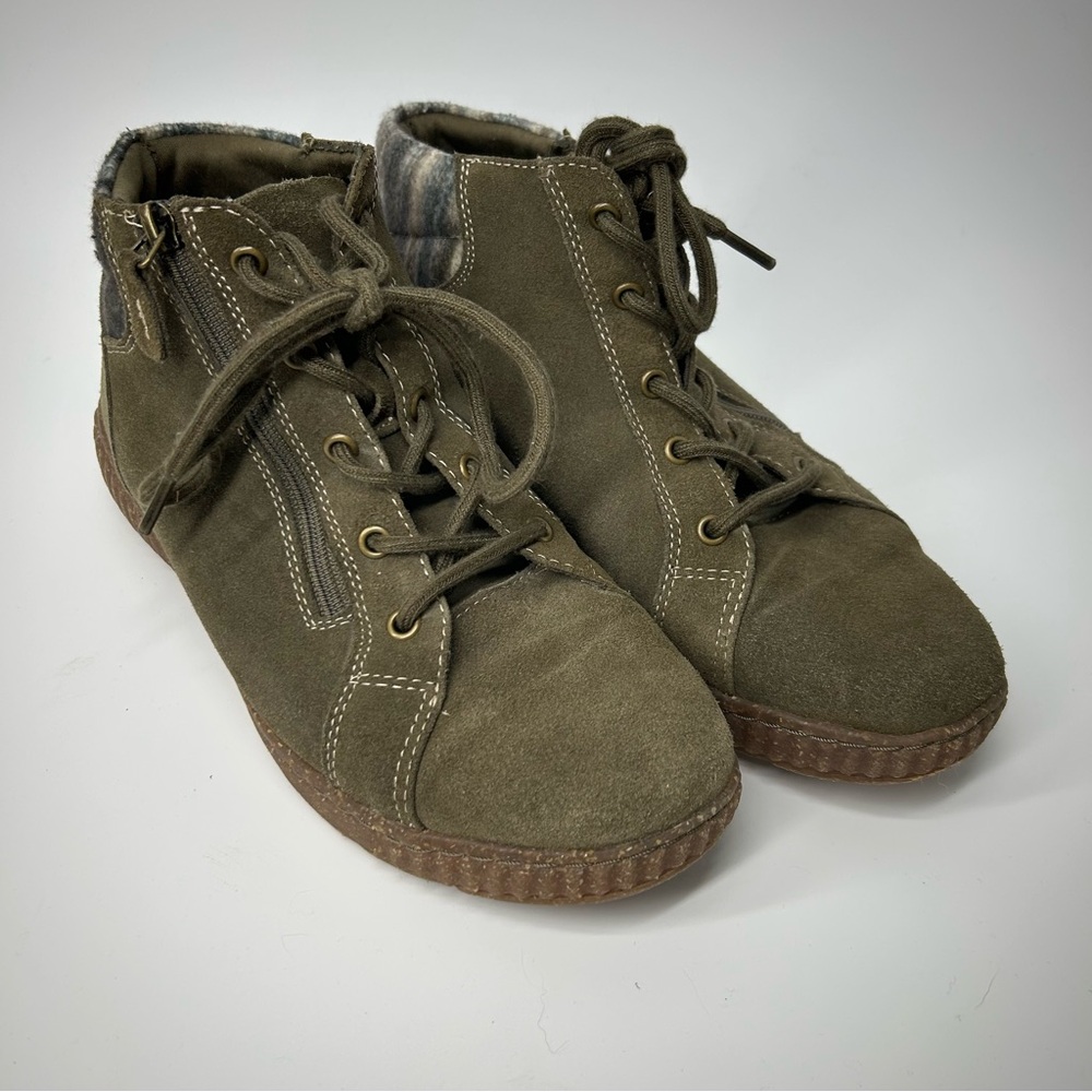 Clarks Khaki Lace Up Boots Size 9